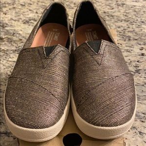 BNIB Toms Avalon Black Metallic Woven Slip on Shoe